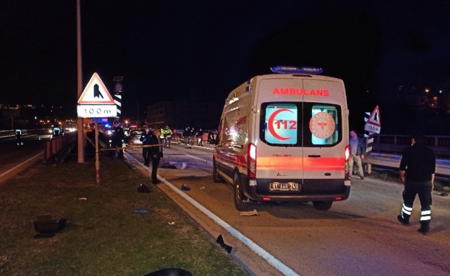 Otomobil motosiklete çarptı: 2 ölü