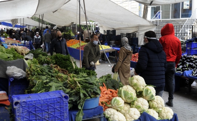 Pazar ve marketlerde Ramazan hareketliliği