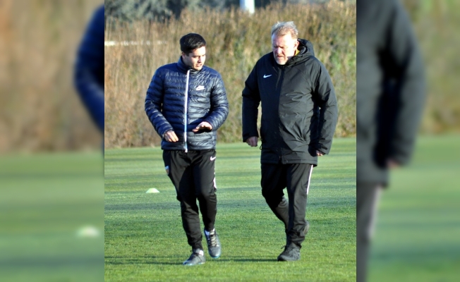 Prosinecki ve ekibi tesiste kalıyor