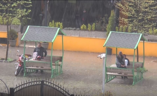 Şiddetli yağmur vatandaşları hazırlıksız yakaladı