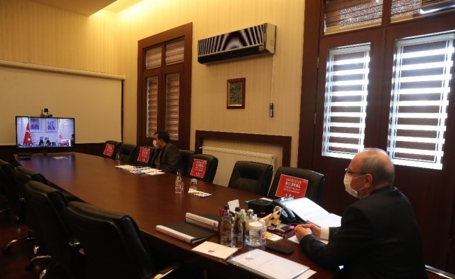 Vali Çakacak, Bakan Selçuk’un düzenlediği video konferans toplantısına katıldı