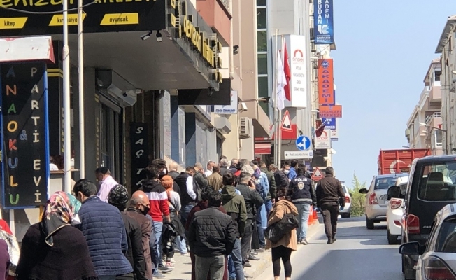 Vatandaş kurala uymadı, polis ekibi aracından inerek böyle sıraya dizdi