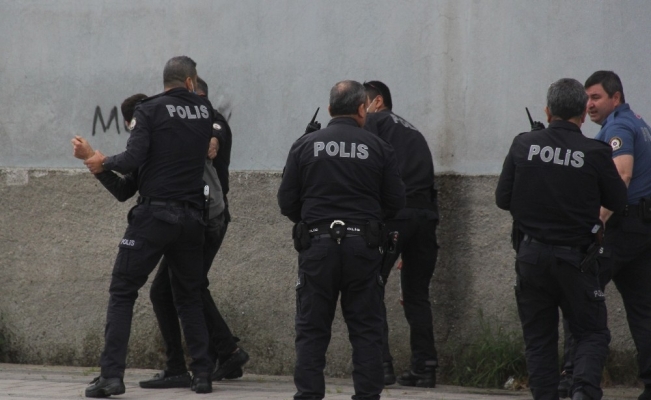 Yardım alamadı, kendini yakmaya kalktı