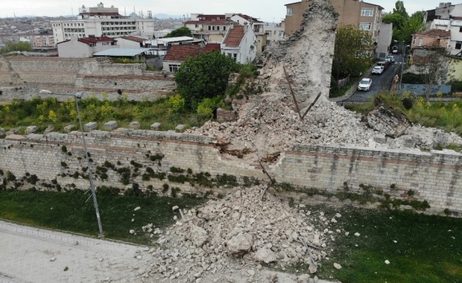 Fatih’teki tarihi surlarda çökme yaşandı