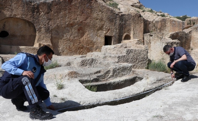 Kapadokya’da 2 bin yıllık mezar büyük ilgi çekiyor