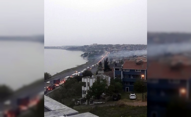 Kısıtlama öncesi Gümüşyaka’da kilometrelerce uzunlukta araç kuyruğu oluştu