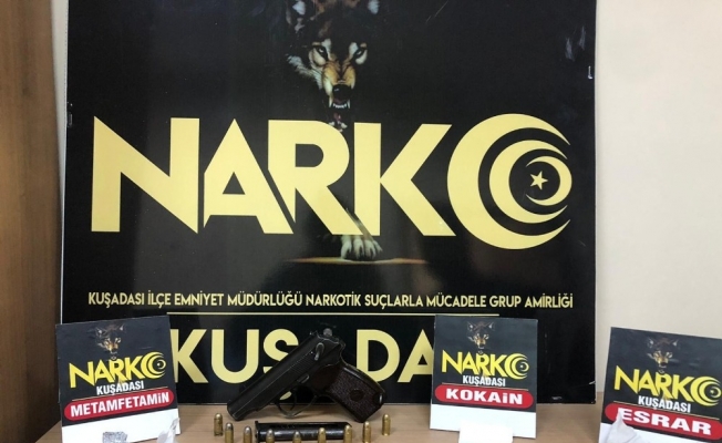 Kuşadası’nda uyuşturucu satılan eve baskın: 2 kişi gözaltına alındı