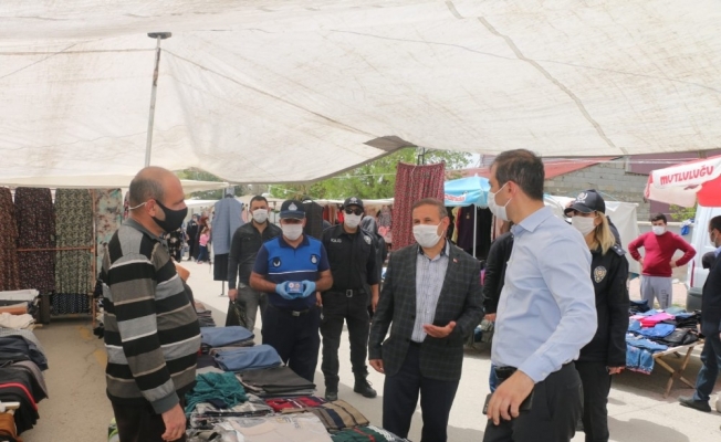 Maske dağıtıldı, vatandaşlar sosyal mesafe konusunda uyarıldı