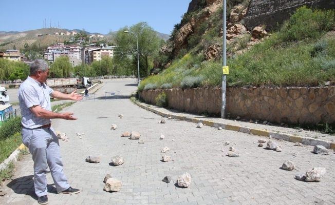 Oltu Kalesi uçuyor