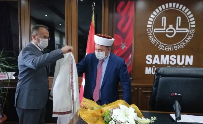 Samsun Müftüsü Çakır cübbe giyme töreni ile görevine başladı