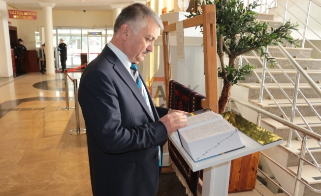 Vali Ersin Yazıcı Türkçe’ye sahip çıkmaya davet etti