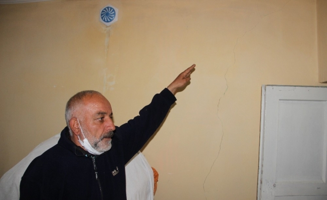Bingöl’de meydana gelen depremin ardından Erzurum’daki bazı evlerde çatlaklar oluştu