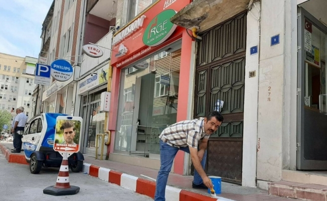 Esnaf kaldırımları Samsunspor rengine boyadı