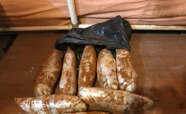 Esrarı yolcu otobüsüyle başka ile götürürken yakalandılar