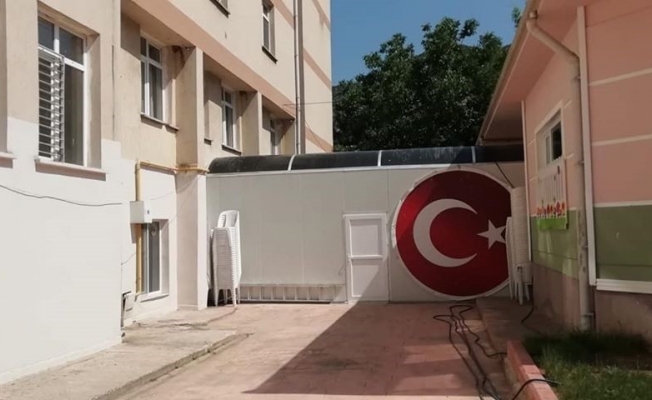 İki okulu tüp geçitle birleştirtip, eğitim için değerlendirdiler
