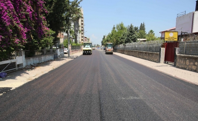 Adana Büyükşehir Belediyesi asfalt çalışmalarına devam ediyor