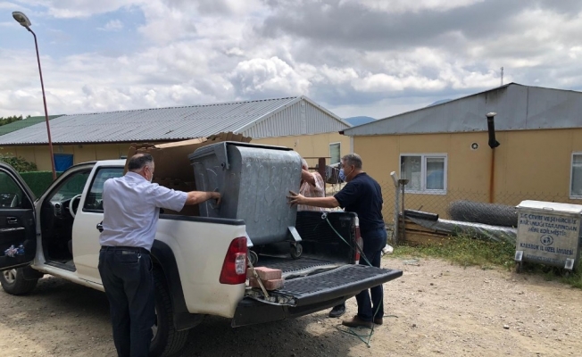 Bakanlıktan hibe çöp konteynerlerini para karşılığında sattılar