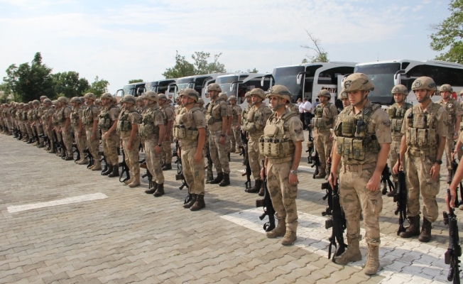 Diyarbakır’dan 268 Mehmetçik düğüne gider gibi Resulayn’a gitti