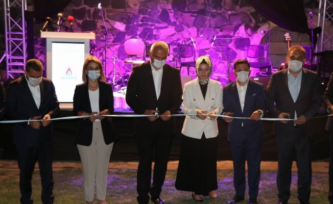 Dünyanın en büyük yamaç yerleşim merkezi “Kayaşehir” turizme açıldı