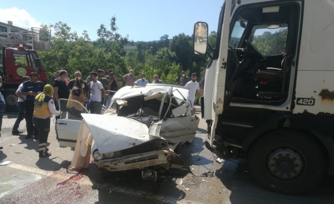 Kastamonu’da tır ile otomobil çarpıştı: 3 ölü