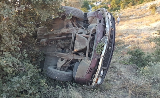 Otomobil uçuruma yuvarlandı: 5 yaralı