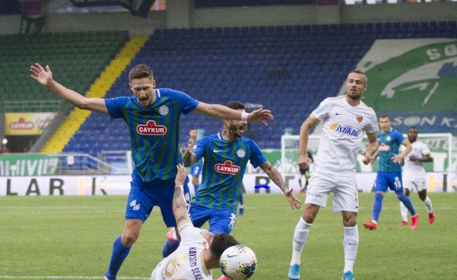 Süper Lig: Çaykur Rizespor: 1 - Hes Kablo Kayserispor: 1 (İlk yarı)