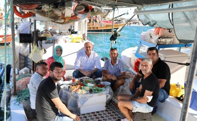 Başkan Atabay balıkçılarla kahvaltıda buluştu