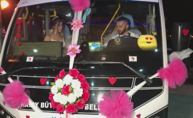 Ekmek teknesi minibüsü gelin arabası yaptı