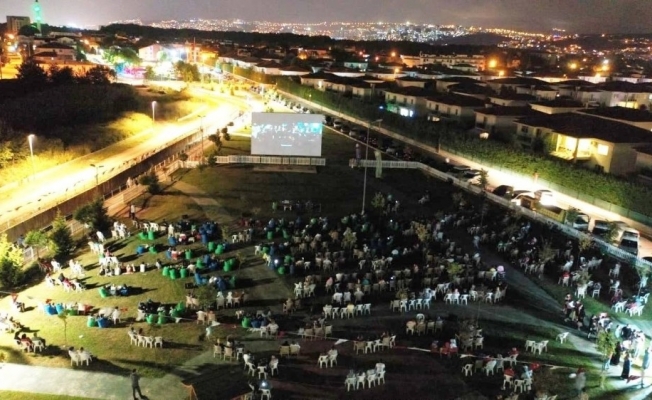 Kartepe’de açık havada sinema keyfi yaşandı