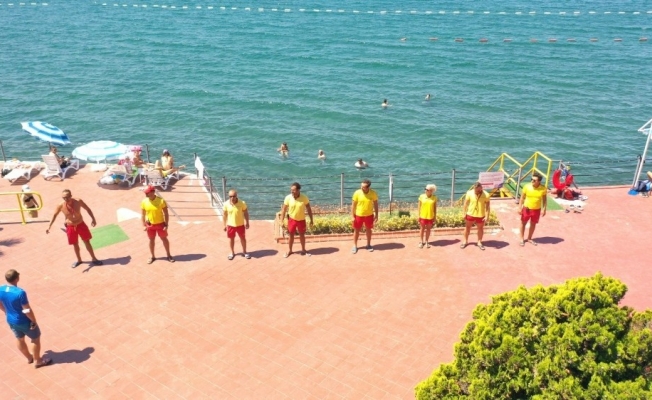 Kurtarma ekipleri 30’un üzerinde boğulma olayına müdahale etti