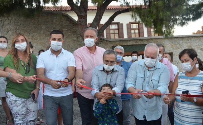 Kuşadası’nda Muzaffer İzgü Parkı açıldı