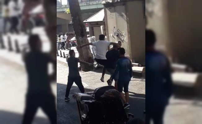 (Özel) Aksaray’da uçan tekmeli kavga