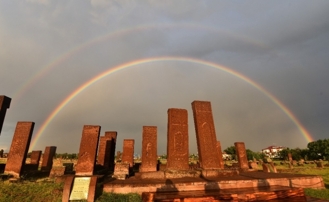 (Özel) Gökkuşağının tarihi eserlerle hayranlık uyandıran görüntüsü