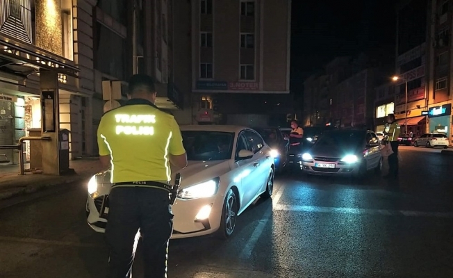 Polis ekipleri denetimlerini sürdürüyor