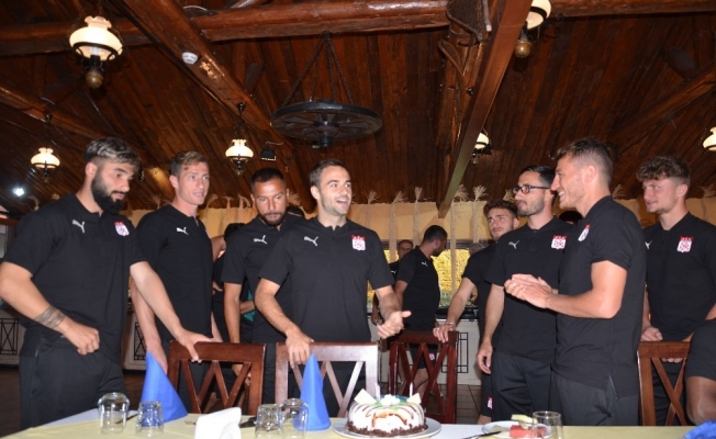 Sivasspor’da Felix’e sürpriz doğum günü kutlaması