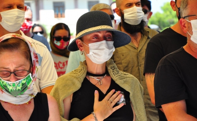 Ünlü oyuncu Demet Evgar’ın acı günü