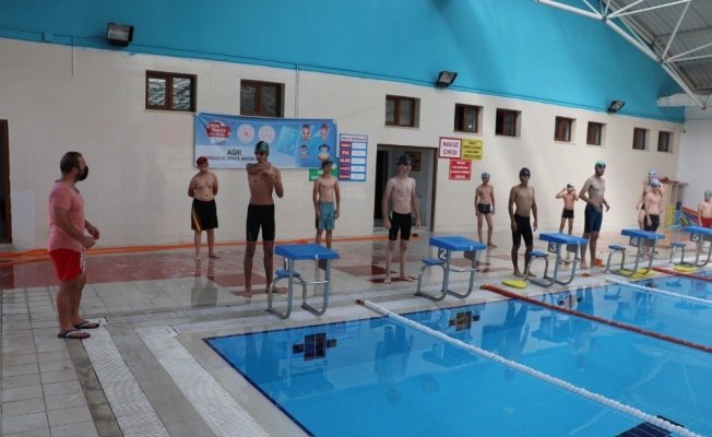 Ağrı’da ‘Yüzme Bilmeyen Kalmasın’ projesi devam ediyor