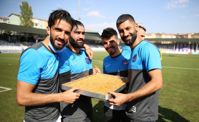 Ankara Keçiörengücü’nde, Başkan Sedat Tahiroğlu’ndan baklavalı moral