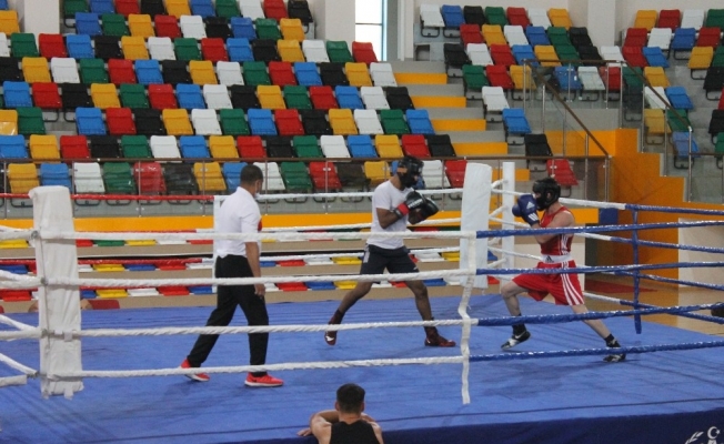 Boks Milli Takım sporcuları 2021’e hazırlanıyor