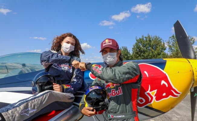 Dario Costa, İstanbul’da havada akrobasi heyecanı yaşattı