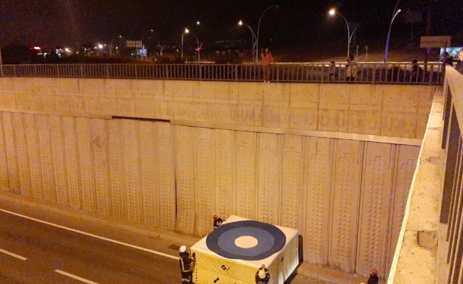 İntihara kalkışan genç kadını polis ikna etmek için dakikalarca uğraştı