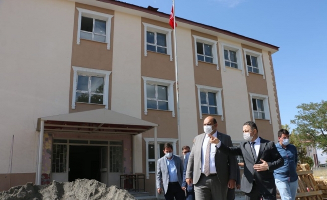 Minik öğrencilere Başkan Orhan sürprizi