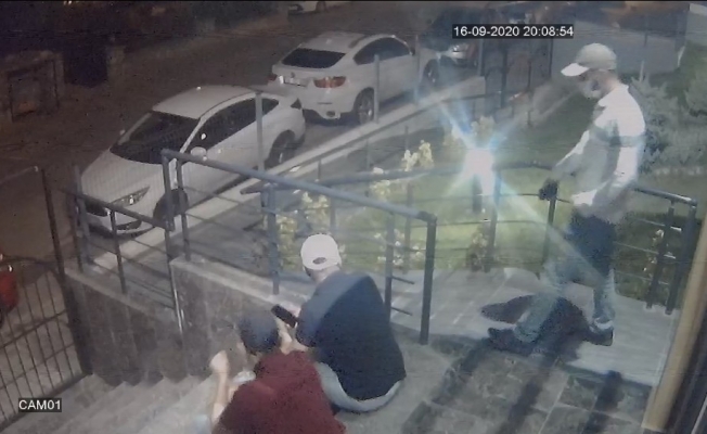 Önce dinlendiler, sonra soydular, o anlar güvenlik kamerasına yansıdı