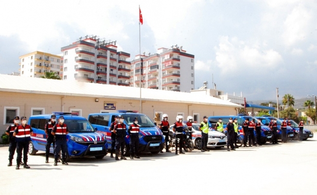 Silifke’de jandarma Covid-19 denetimini sıkı tutuyor