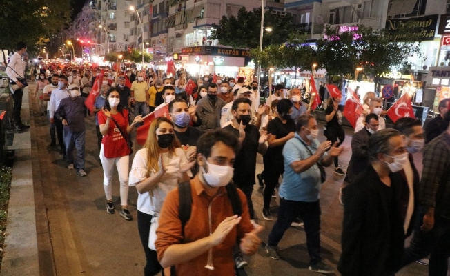 Antalya’da meşaleli cumhuriyet yürüyüşü