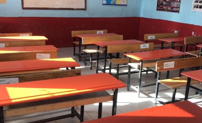 Fedakar öğretmenler okulu eğitime hazırlıyor