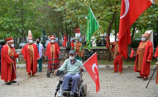 Huzurevi Mehter Takımı ilk gösterisini yaptı