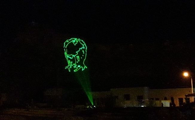 Kars’ta bayrak ve Atatürk temalı lazer gösterisi