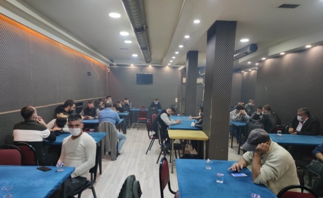 Kumar oynayan 33 kişiye 103 bin 950 lira ceza