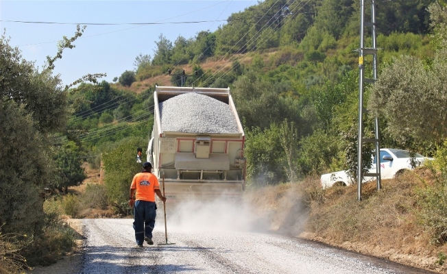 Mersin’de mahalle grup yolları asfaltlanıyor